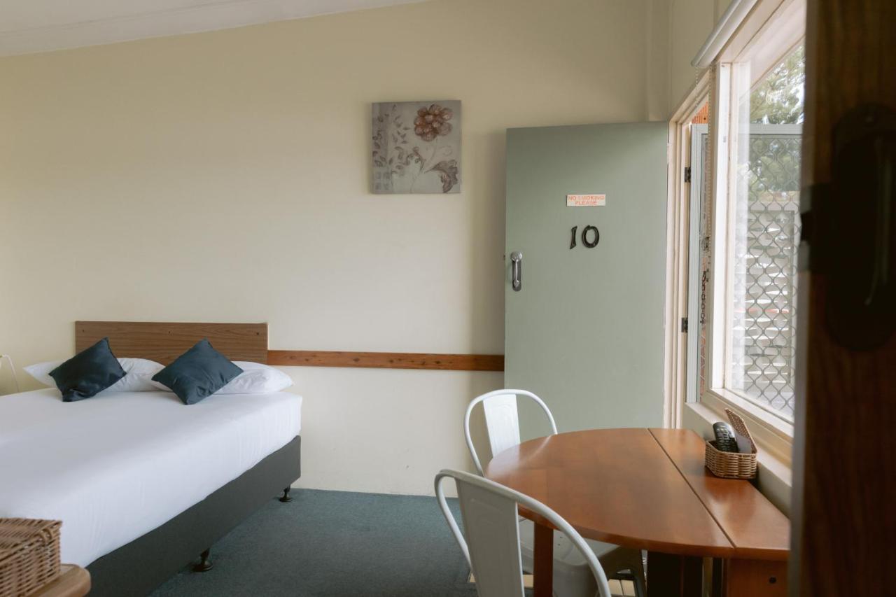 Black Swan Waterfront Motel (Adults Only) Swansea Exterior foto